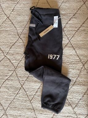 Essentials 1977 Sweatpants Large Iron